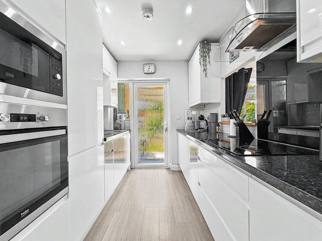 Property photo 2 of 19 Kitchen