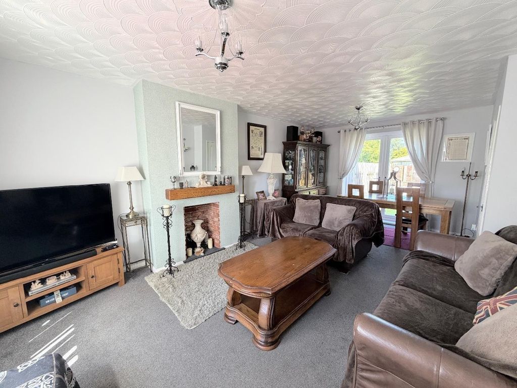 Property photo 2 of 17 Open Plan Dining Lounge
