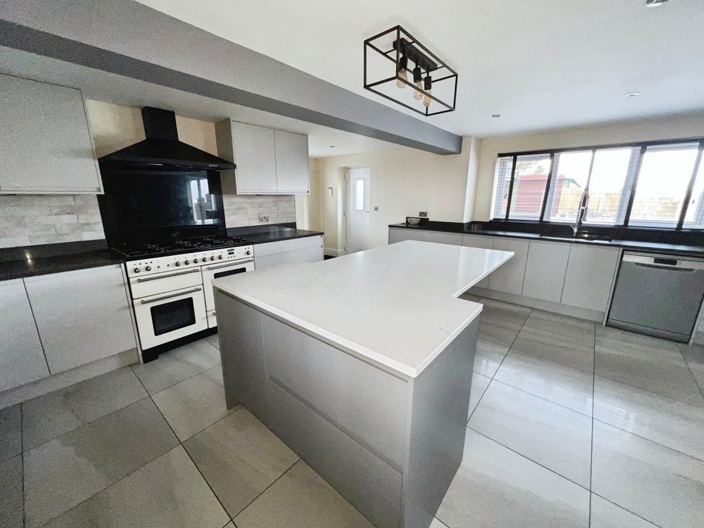 Property photo 3 of 46 Kitchen