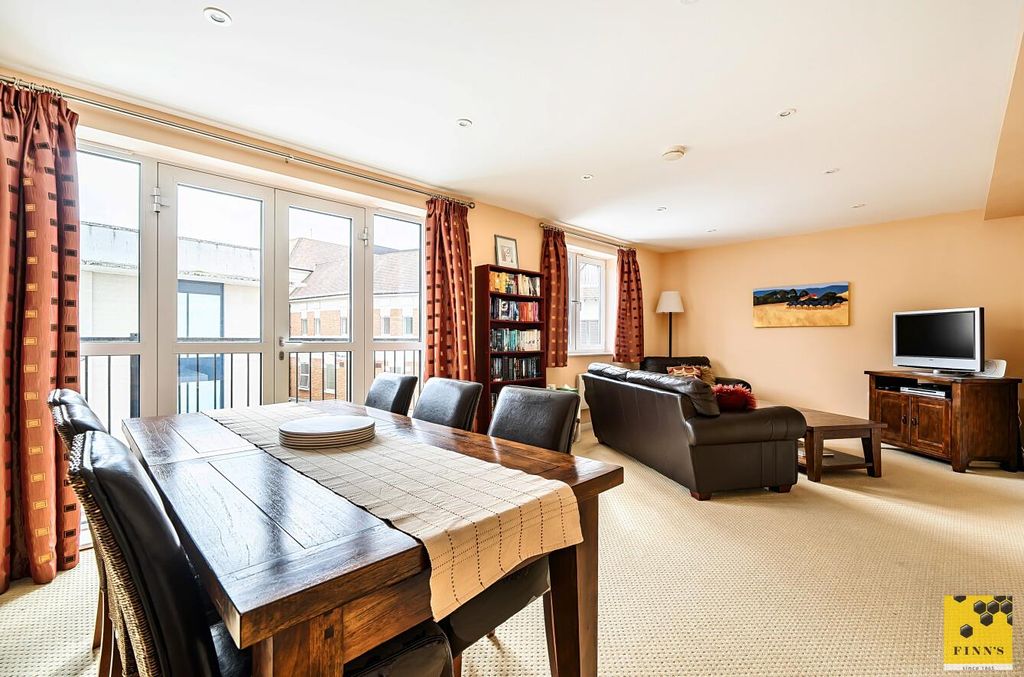 Property photo 2 of 16 79F66Bc6-E546-48E1-B4F3-4Ef7260Bc6E2.Jpg