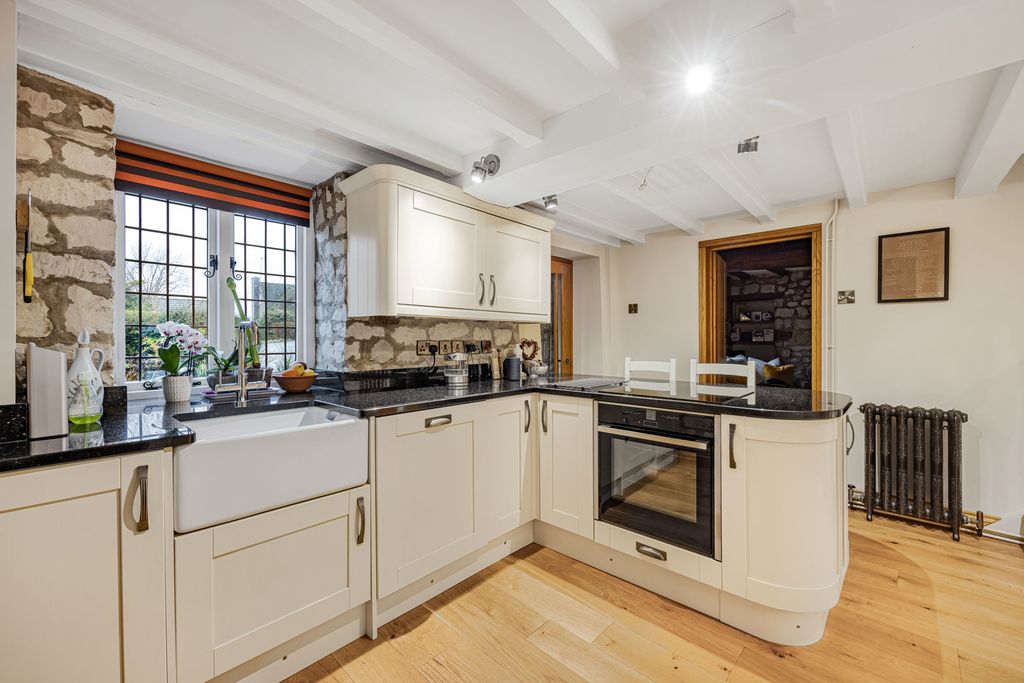 Property photo 3 of 27 Kitchen