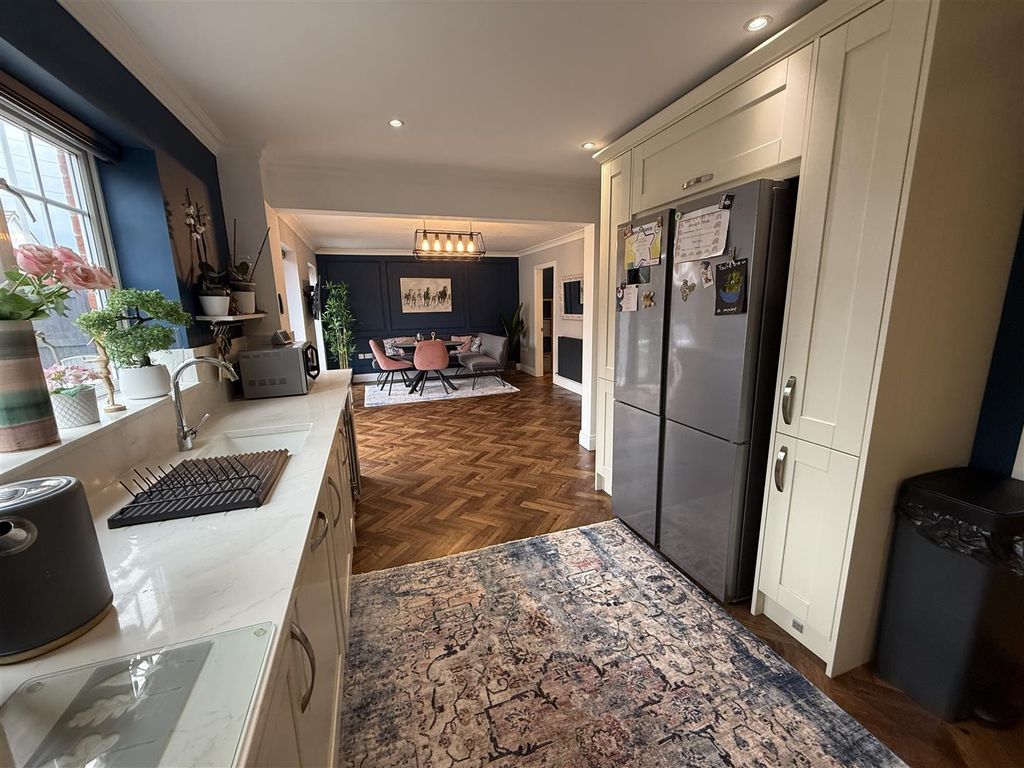 Property photo 2 of 26 Kitchen/Dining Area