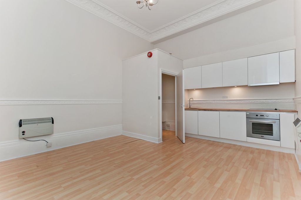 Property photo 2 of 5 Studio