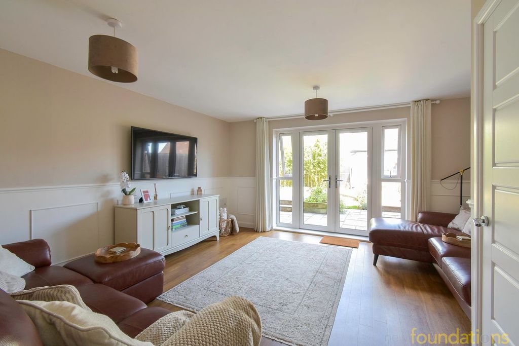 Property photo 2 of 17