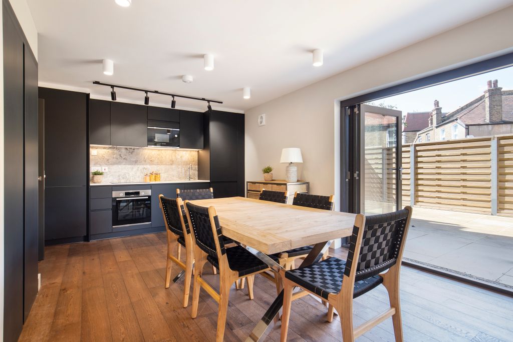 Property photo 1 of 8 Dining Room