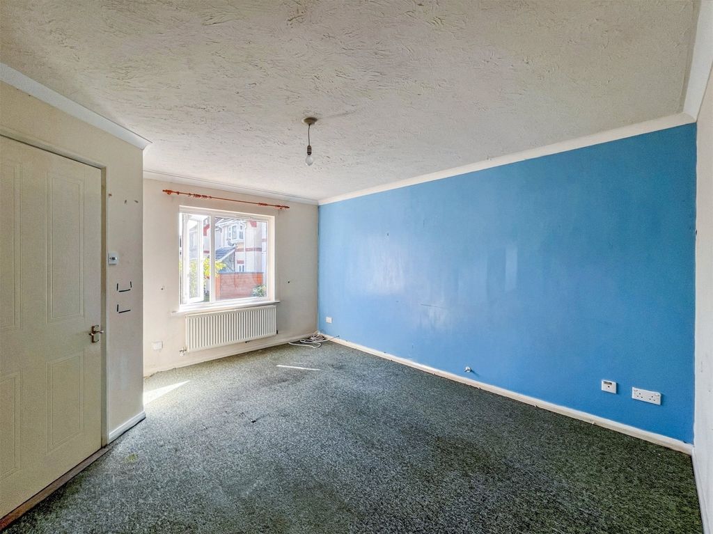 Property photo 3 of 16 3 - Picture No. 08