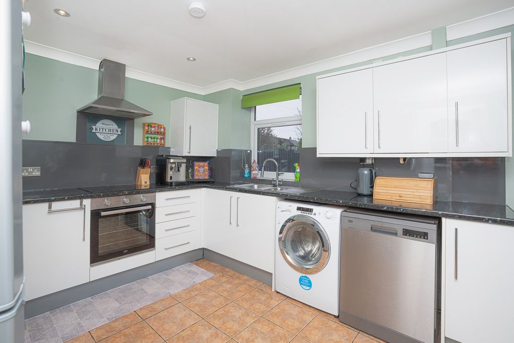 Property photo 2 of 34