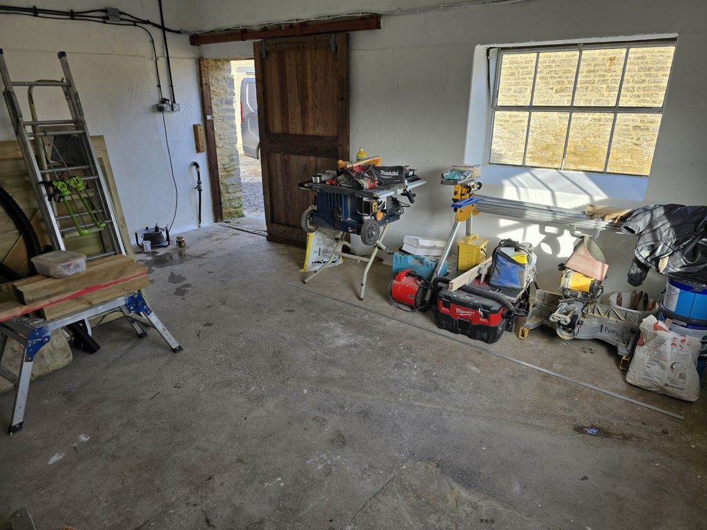 Property photo 3 of 3 F1C Inside 1