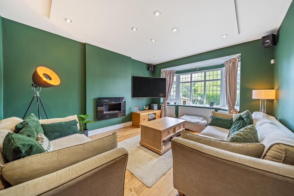 Property photo 3 of 16 Picture 3