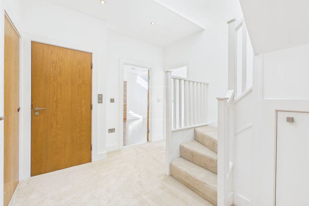 Property photo 3 of 12 Hallway