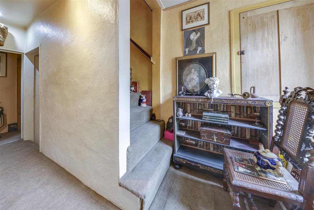 Property photo 3 of 34 Hallway