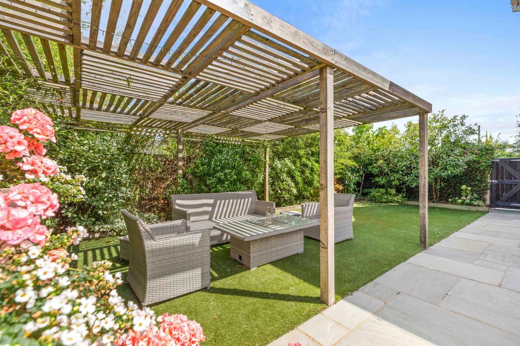 Property photo 2 of 27 1 Cherrywood Gardens, Hp10 9Ax (Low Res)-22