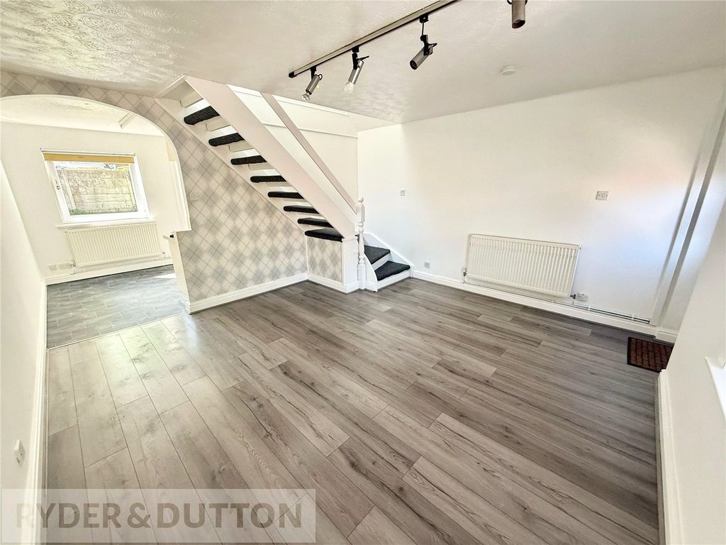 Property photo 2 of 19 Lounge