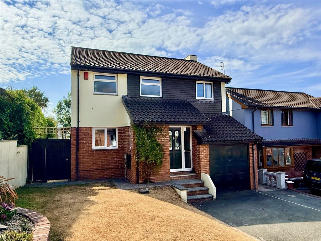 Property photo 1 of 15 Greenwood Park Close, Plympton, Pl7 2Wp