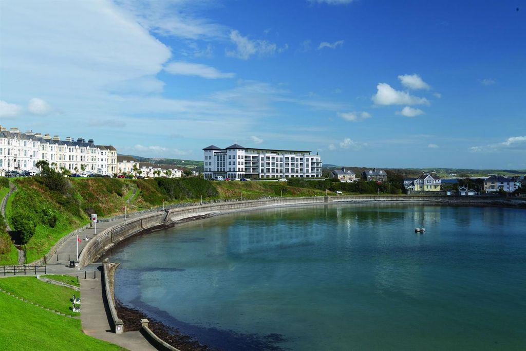 Property photo 1 of 20 Bay Queen Front Pic.Jpg