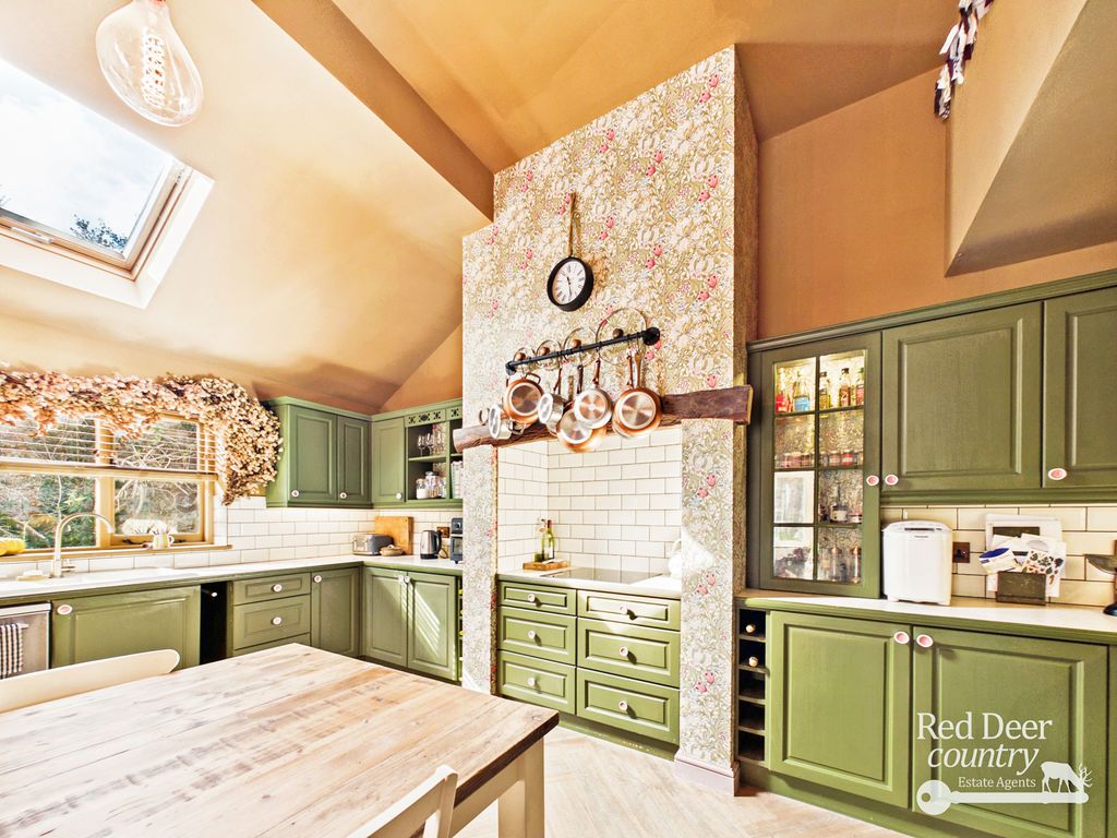 Property photo 3 of 33 Kitchen/Breakfast Room