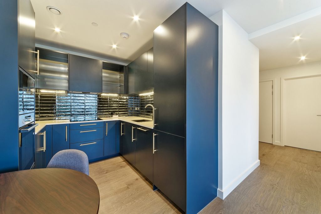 Property photo 3 of 10 Kitchen