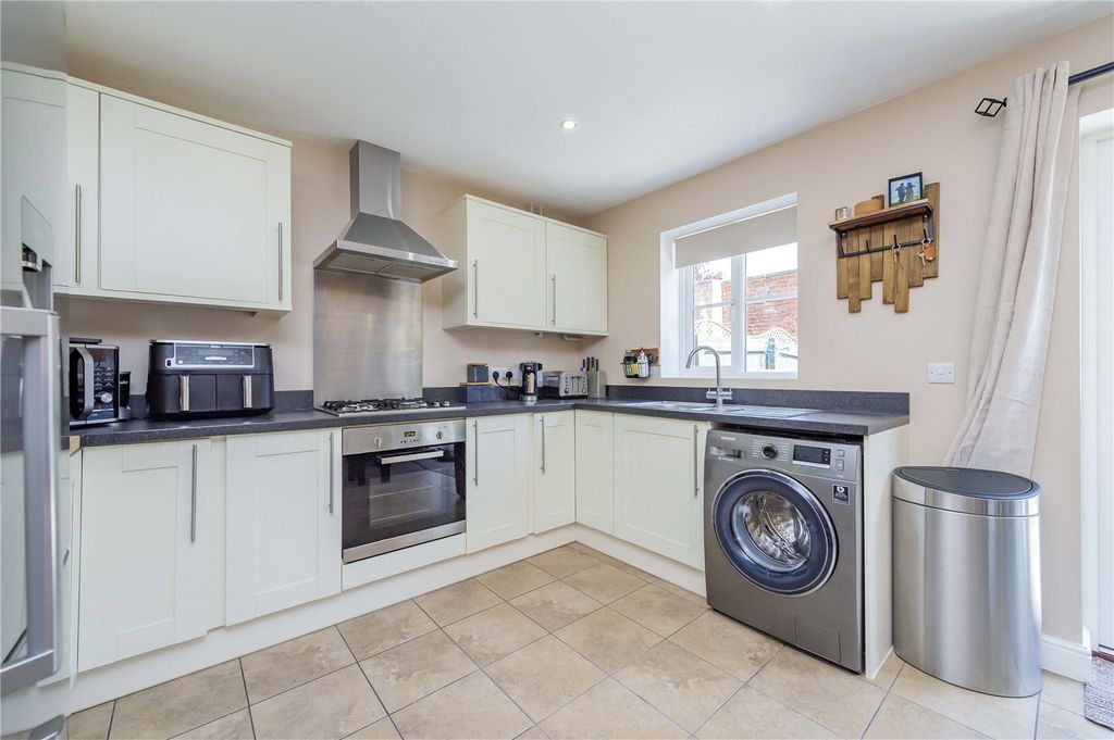 Property photo 3 of 33 Picture No. 25