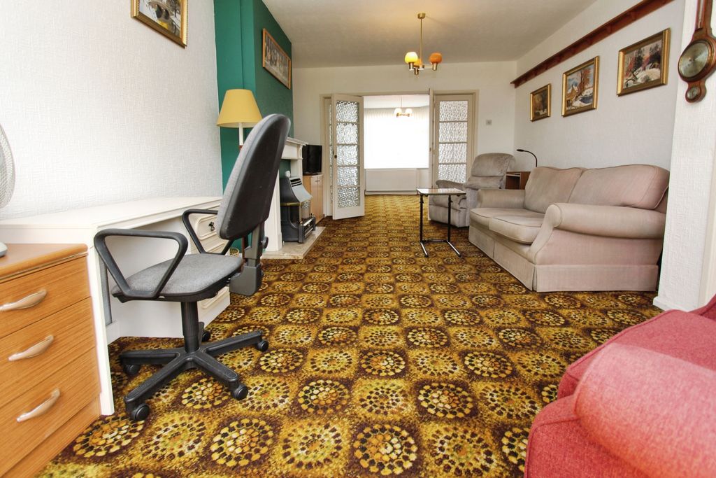 Property photo 2 of 20