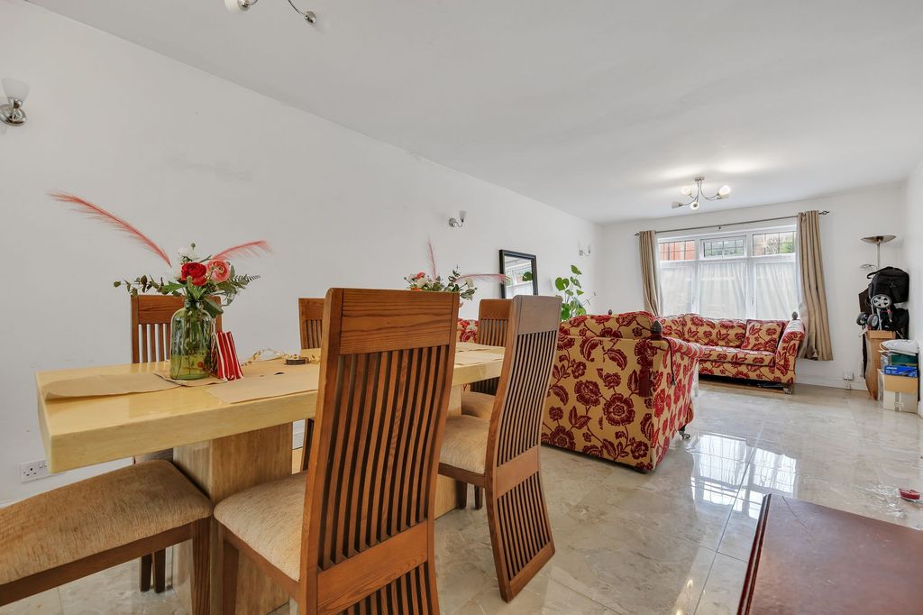 Property photo 2 of 22