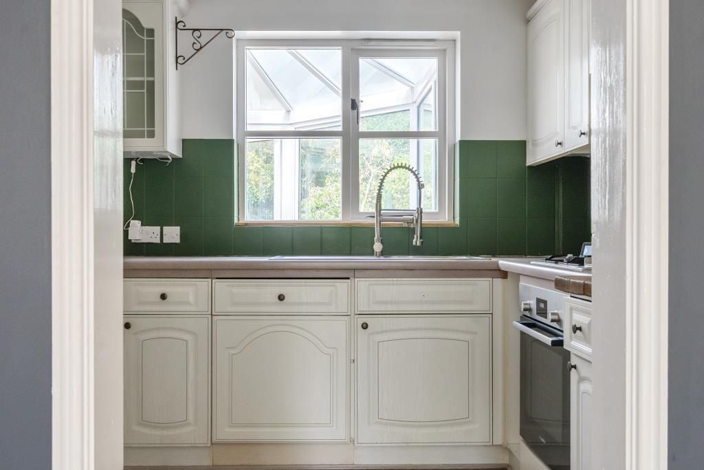 Property photo 3 of 18 Kitchen