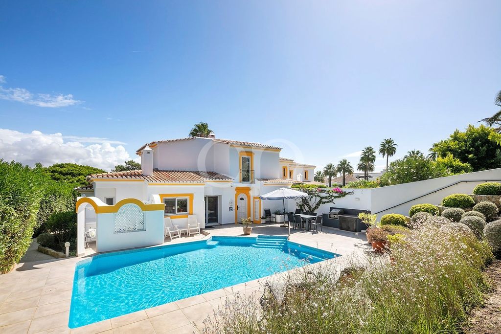 Property photo 1 of 24 Traditional Villa In Four Seasons Fairways, Quinta Do Lago