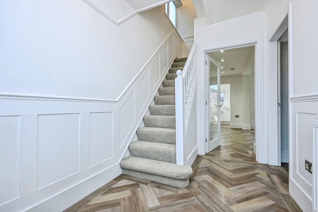 Property photo 2 of 17 Photo