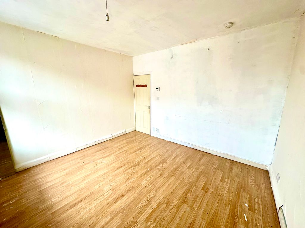 Property photo 2 of 9 Image