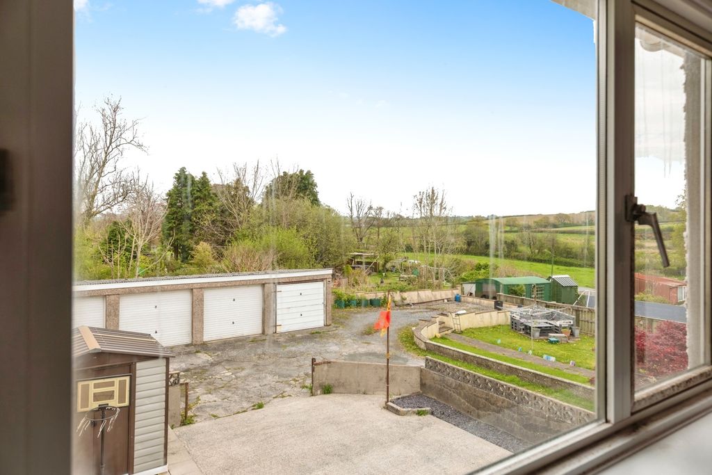 Property photo 2 of 16 Photo