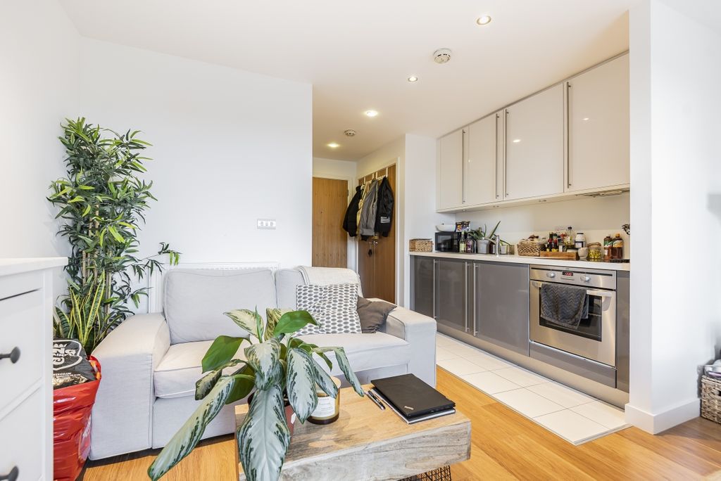 Property photo 1 of 7 670211 (3)