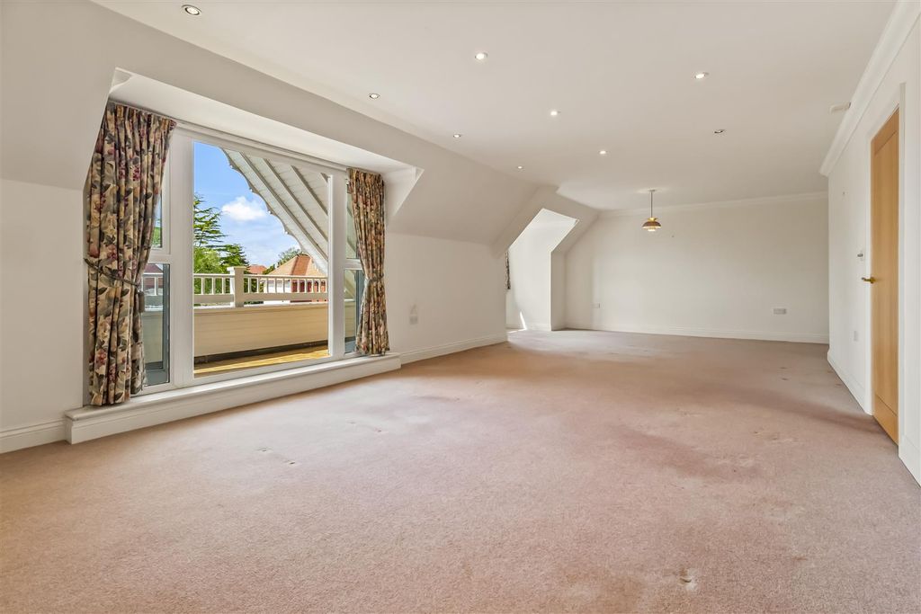 Property photo 2 of 20 20 Downsview Manor-013.Jpg