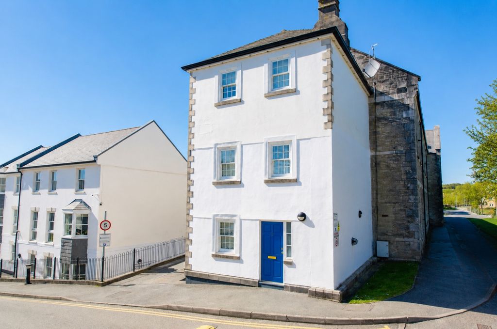 Property photo 1 of 11 Tps Bodmin 01208 74182 1
