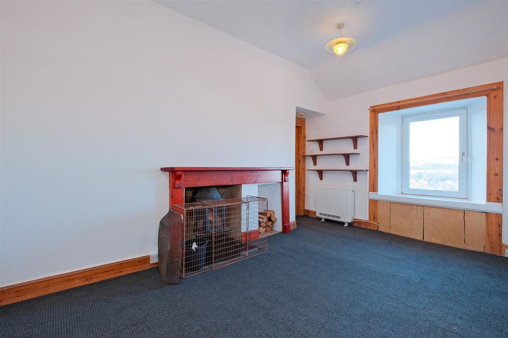 Property photo 2 of 15 Lounge