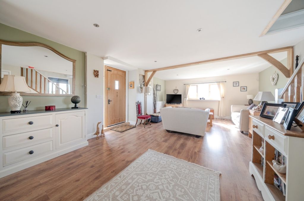 Property photo 3 of 34 1439467-9-69d8F23c952B8