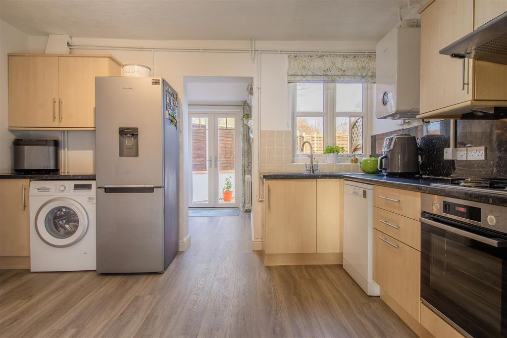 Property photo 2 of 21