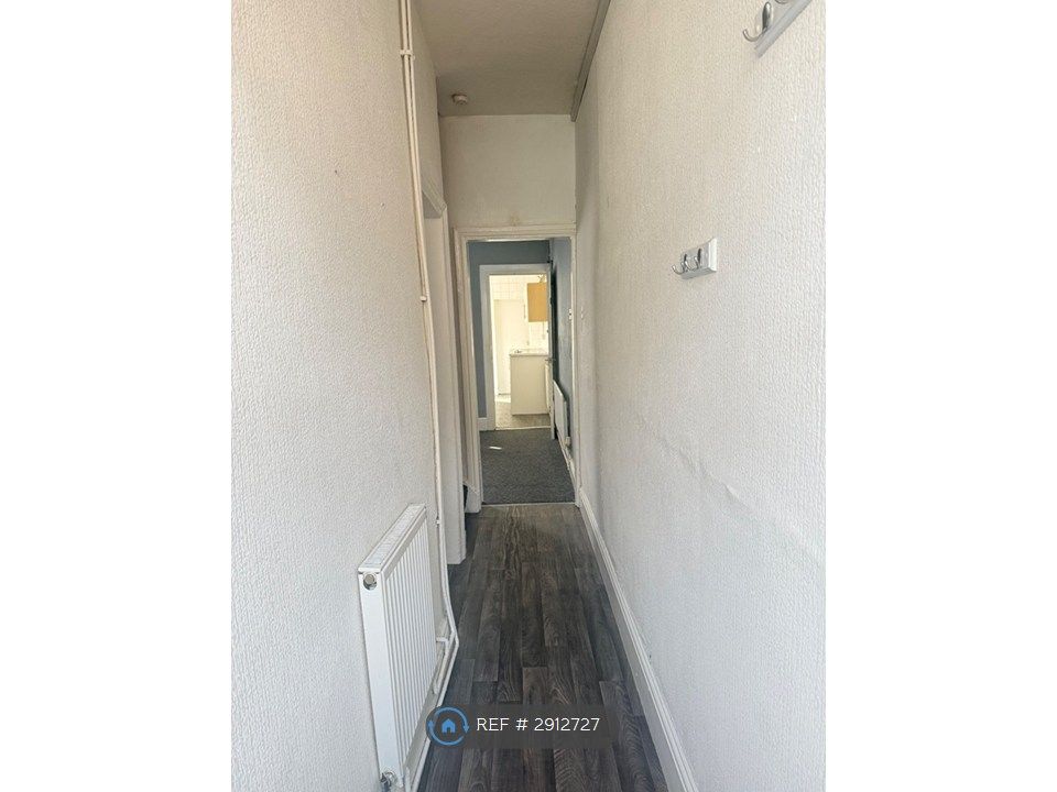 Property photo 2 of 9 Entrence