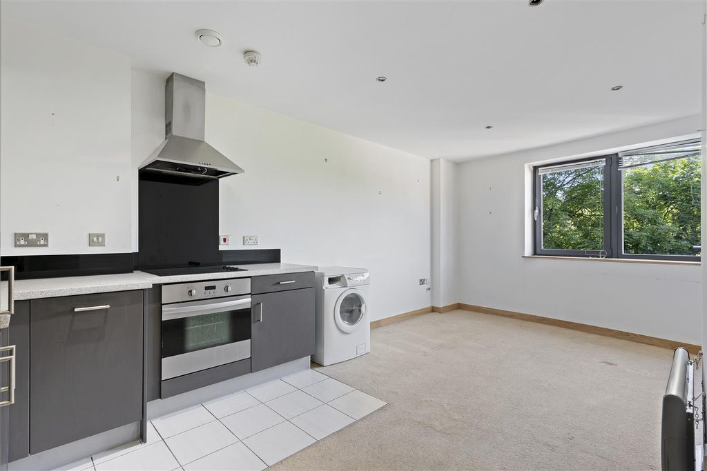 Property photo 2 of 14 Kitchen Lounge