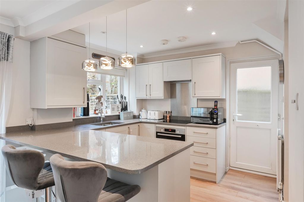 Property photo 3 of 25 Dale View, 45 (16).Jpg