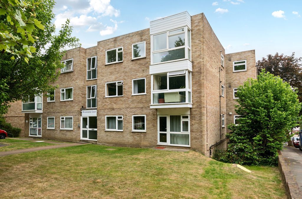 Property photo 1 of 12 1294230-32-682668...