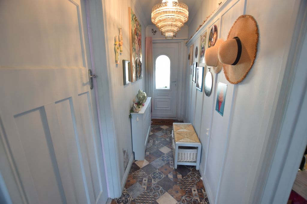 Property photo 2 of 30 Hallway 