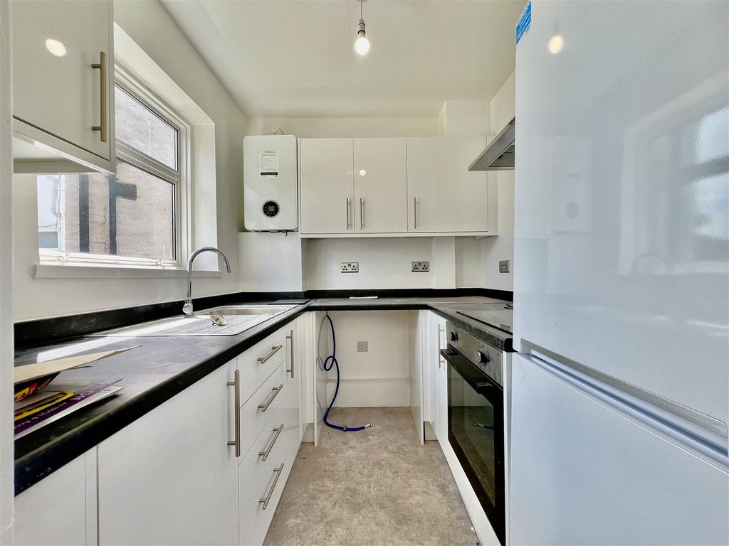 Property photo 2 of 5 Kitchen