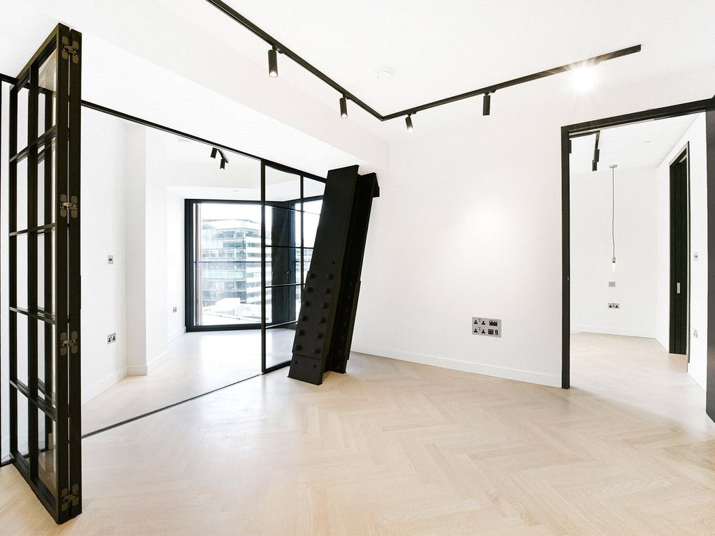 Property photo 2 of 15 One Crown Place