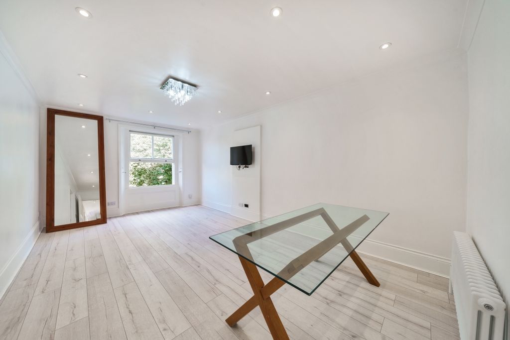 Property photo 1 of 8 Reception
