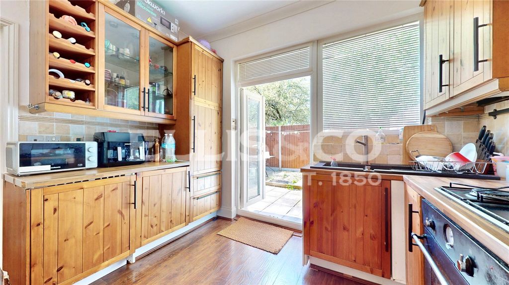 Property photo 3 of 11 Picture No. 15