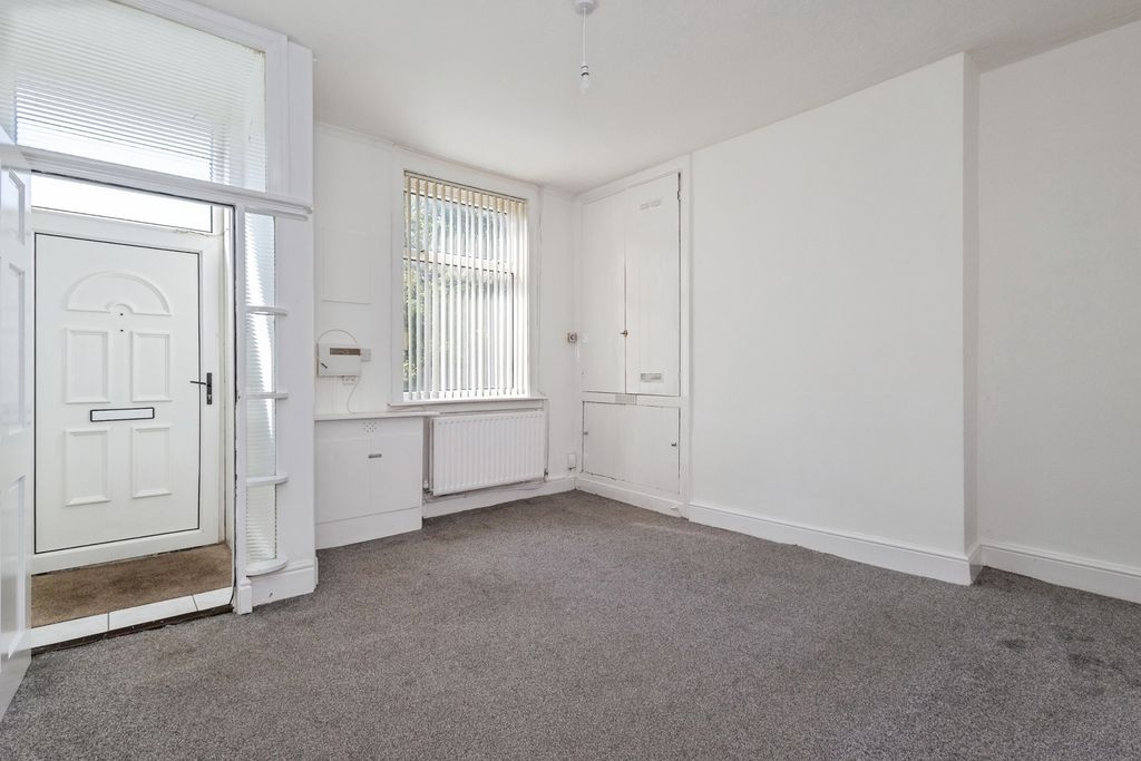 Property photo 2 of 17 Photo
