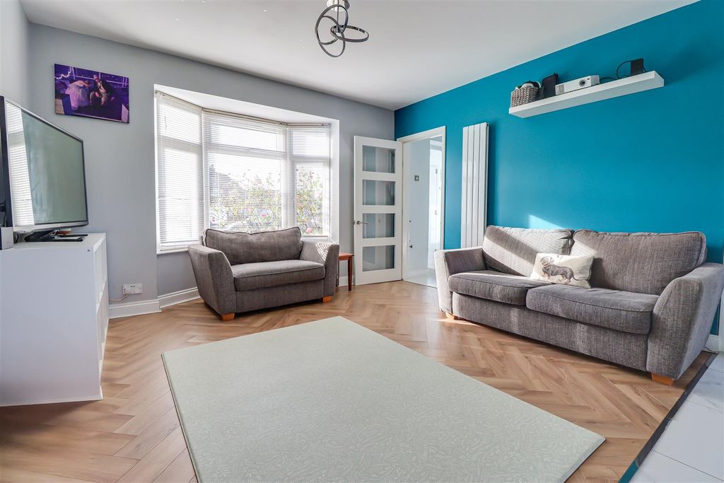 Property photo 2 of 23