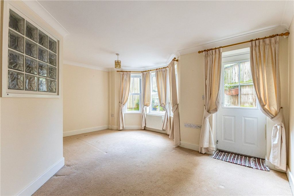 Property photo 2 of 19 Picture No. 11