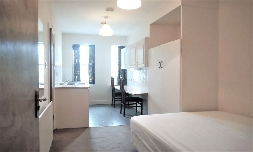 Property photo 2 of 8