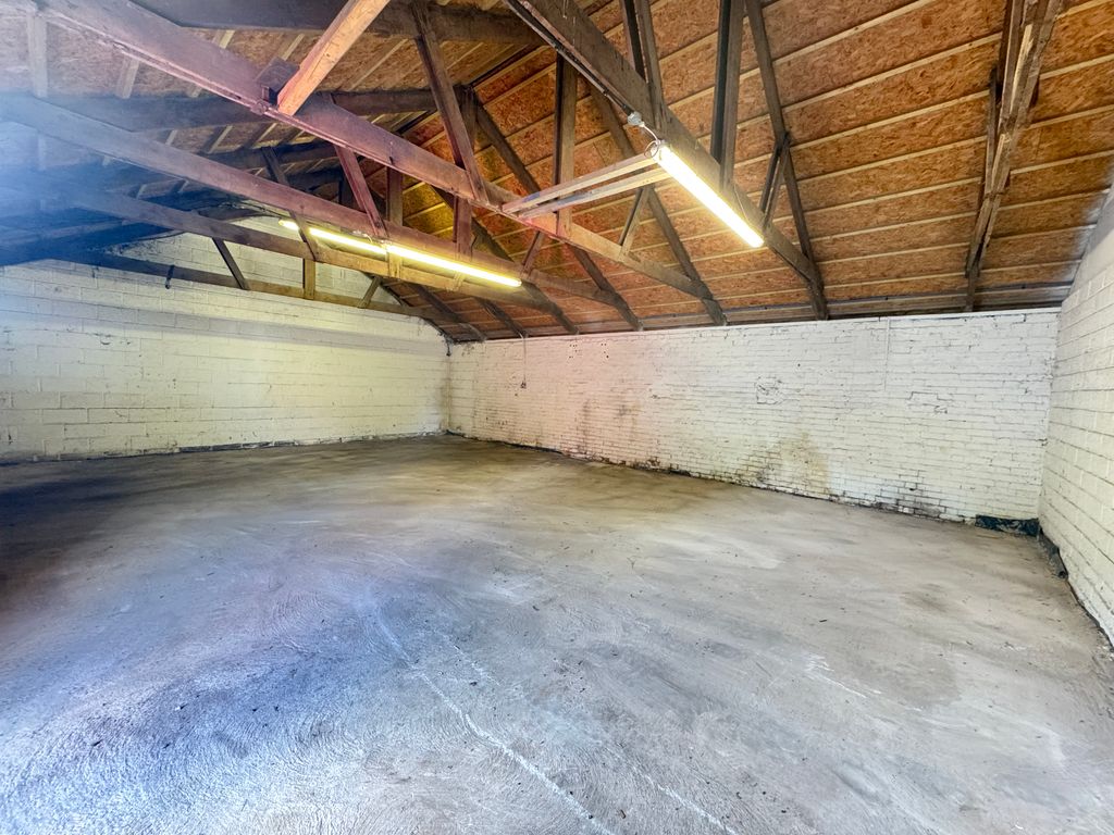 Property photo 3 of 4