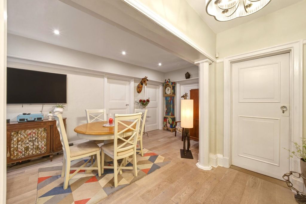 Property photo 3 of 31 Dining Room